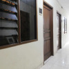 Отель RedDoorz near Ciputra World Kuningan 3, фото 1