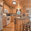 Отель Outdoor Adventure - Charming Cabin w/ Hot Tub, фото 5