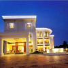 Отель Wyte Portico, фото 1