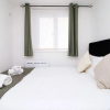 Отель Skyline Immaculate 2-bed Apartment in Swansea, фото 3
