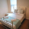 Отель J BOOK NOW, Spacious 5 Bed Sleeps 9 Long Stays Workers & Families by Your Night Inn Group, фото 2