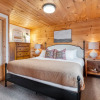 Отель Chestnut by Avantstay Mountain Cabin w/ Treetop Views, Hot Tub & Game Room!, фото 17