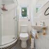 Отель Charming 4-bedroom House in Cheshunt With Parking, фото 8
