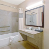 Отель La Quinta Inn & Suites by Wyndham Woodward, фото 9