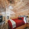 Отель Adorable Studio Style Cabin Located Minutes From Lake Hartwell Cabin #4, фото 3