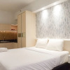 Отель Modern Look Studio at Apartemen Superm, фото 4