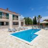 Отель Child-friendly villa with private swimming pool and sea view in Sumartin, Brac island, фото 11