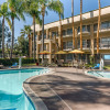 Отель Comfort Inn & Suites Orange County John Wayne Airport, фото 1