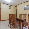 Отель RedDoorz near Pondok Indah Water Park, фото 13
