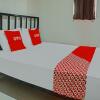 Отель RedDoorz @ Losari Area 3, фото 3