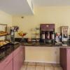 Отель Rodeway Inn & Suites Highway 290 Northwest, фото 17