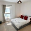 Отель 2 Bedroom Serviced Apartment with Free Parking, Wifi & Netflix, Basingstoke, фото 4