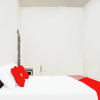 Отель OYO 94176 Suka Maju Homestay Syariah, фото 11