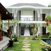 Отель Belvilla 93800 The Abhinaya Villa Near Central Ubud, фото 27
