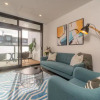 Отель Premium Brand New Central Apt - Carpark, фото 3