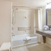 Отель Holiday Inn Express And Suites Arlington North - Stadium Area, an IHG Hotel, фото 7