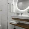 Отель Hampton by Hilton Istanbul Arnavutkoy, фото 12