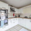 Отель Cosy 2 Bed 2 Bath Central Windsor & Parking, фото 9