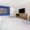 Отель La Quinta Inn & Suites by Wyndham NE Long Beach/Cypress в Хавайан-Гарденсе