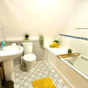 Отель Beautiful Stylish 2 Bedroom Apartment! - 5 Minute Walk to the Best Beach! - Great Location - Parking, фото 10
