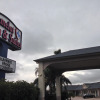 Отель Camelot Inn & Suites Highway 290 NW Freeway, фото 1