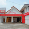 Отель RedDoorz near Kawasan Simpang Lima Area, фото 1