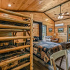 Отель Honeysuckle Hill 2 Bedroom Cabin by RedAwning, фото 10