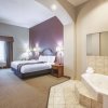 Отель La Quinta Inn & Suites by Wyndham Gainesville в Гейнсвиле