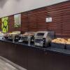 Отель La Quinta Inn Suites Clifton/Rutherford, фото 13