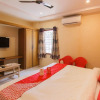 Отель OYO 12064 Vamsi Krishna, фото 3