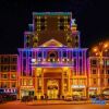 Отель Yonghong Hotspring Holiday Hotel в Zhaotong