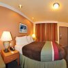 Отель Rodeway Inn & Suites Near the Coliseum & Arena в Окланде