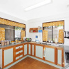 Отель Wombats Bed & Breakfast - Apartments, фото 29