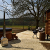 Отель Shephards Hut With Hot Tub in the Cotswolds, фото 7