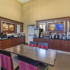 Отель Comfort Inn & Suites Near Universal - N. Hollywood - Burbank, фото 28