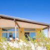 Отель Las Alas Del Sol- A Desert Architectural Gem 2 Bedroom Home by Redawning в Джошуа-Трех