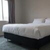 Отель Elegant 6 Bedroom Home in East Auckland, фото 15