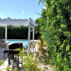 Отель Lovely 3-bd, walk to bars, 9 min drive from beach! Heated pool., фото 11