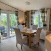 Отель Immaculate 3-bed Lodge in Otley, фото 10