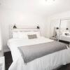 Отель One Bedroom Suite With Patio Laundry and Parking, фото 2