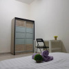 Отель OYO Home 90418 Suriamas Suites Condominium 1, фото 6