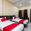 Отель OYO 28247 Hotel SMR Palace, фото 6