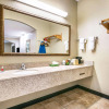 Отель Econo Lodge And Suites, фото 9