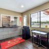 Отель Econo Lodge North, фото 8