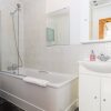Отель Spacious 4 Bedroom Home in East London, фото 9