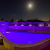 Отель Cozy Central 4br3ba Home w Pvt Pool Largegarden, фото 18