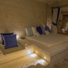 Отель Azure Cave Suites, фото 2