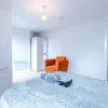 Отель ✰Spacious & Modern 2 Bed Apt, 5 Mins from Leeds!, фото 3