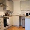 Отель Low Cost, 4 Bed with Parking & Large Garden 06, фото 10