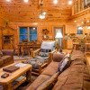 Отель Denali Private Cabin Includes Xbox, Hot Tub, and Stone Pizza Oven by Redawning, фото 7